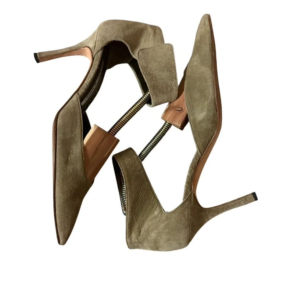 Manolo Blahnik Women's Greige Leather Pointed Toe Ankle Strap Heels 36 Sz 6 - Picture 2 of 9